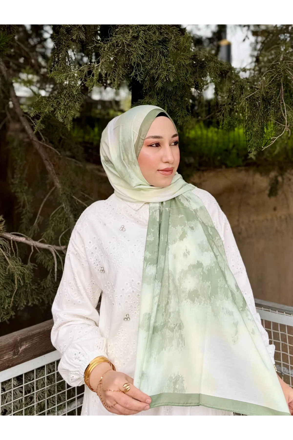 Kadın Açık Yeşil Ebruli Desenli Çerçeveli Pamuklu Soft Mevsimlik Tesettür Şal