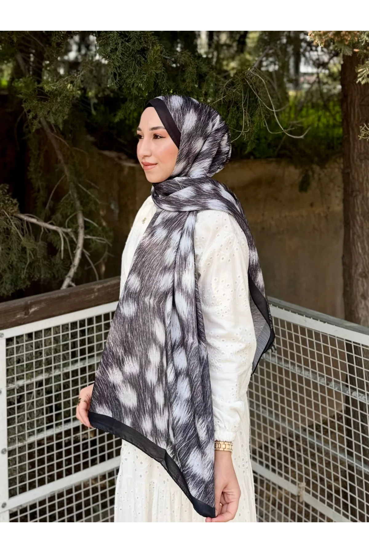 Kadın Kahverengi Ceylan Desenli Pamuklu Soft Dokulu Mevsimlik Tesettür Şal