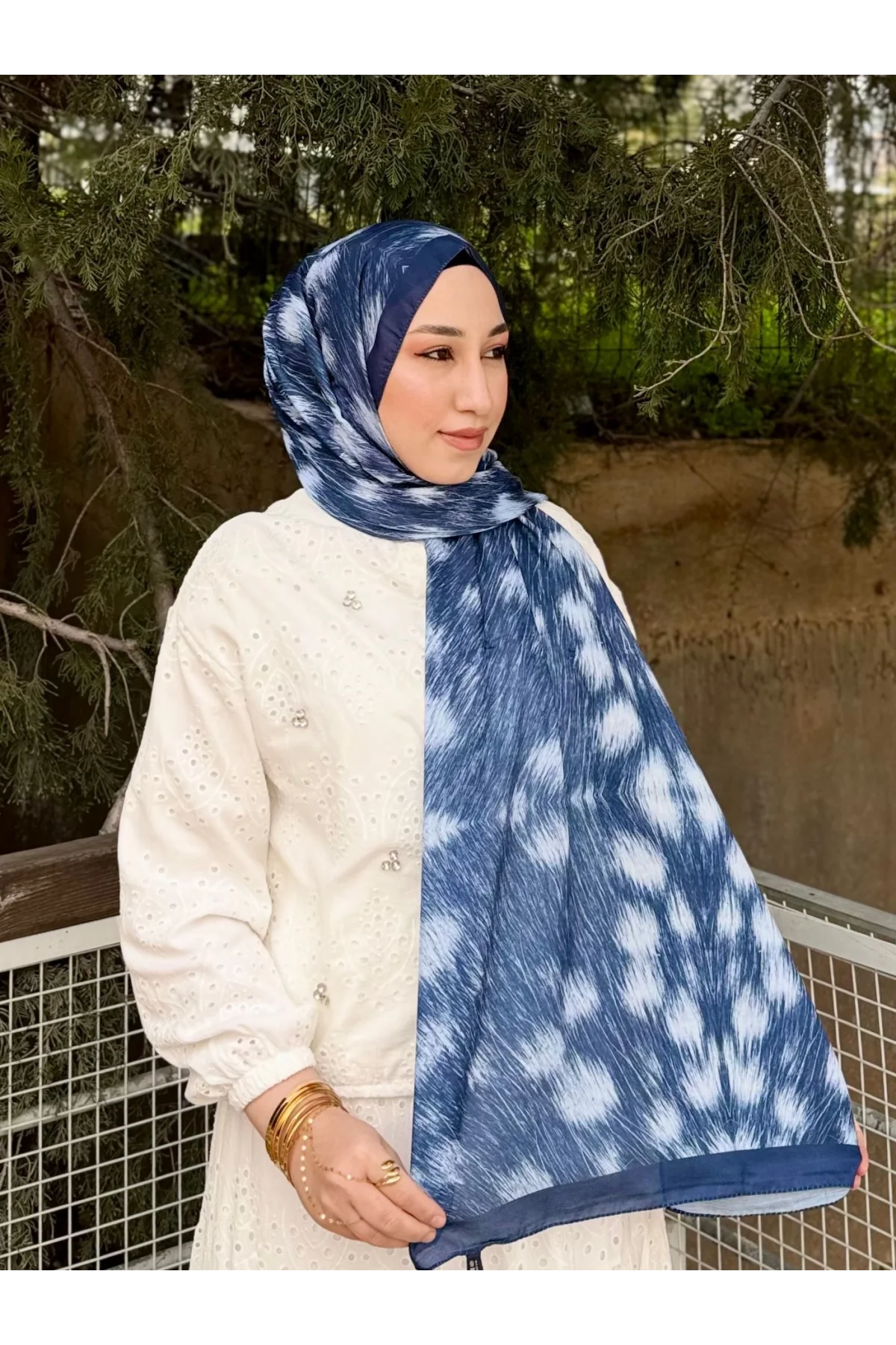 Kadın Lacivert Ekru Fırça Darbesi Desenli Yumuşak Dokulu Pamuklu Soft Şal