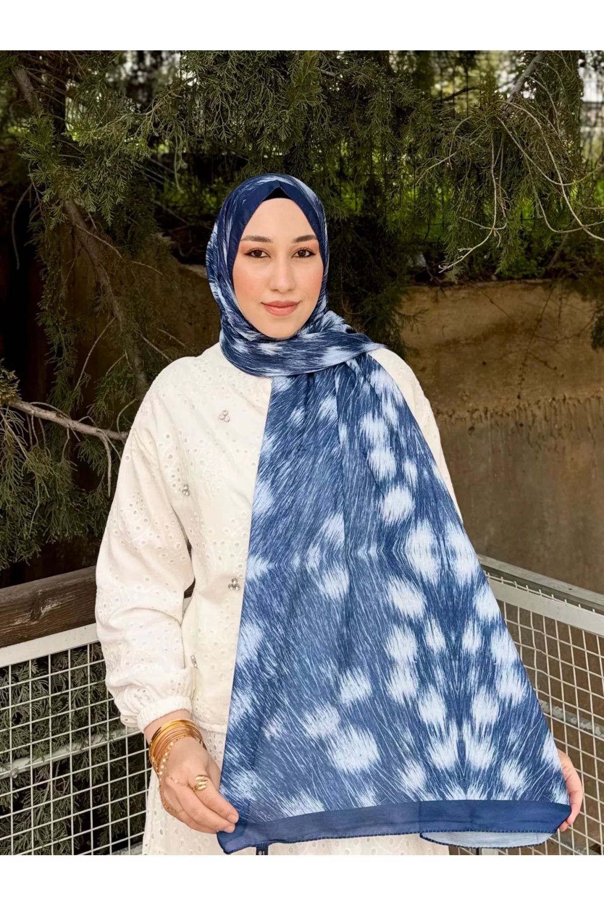 Kadın Lacivert Ekru Fırça Darbesi Desenli Yumuşak Dokulu Pamuklu Soft Şal