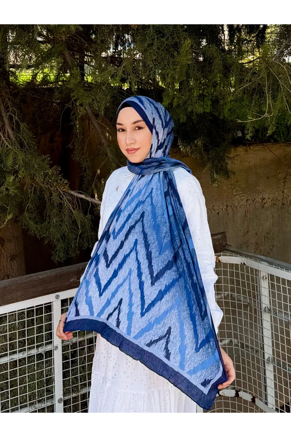 Kadın Mavi Lacivert Zikzak Desenli Yumuşak Dokulu Pamuklu Bambu Şal