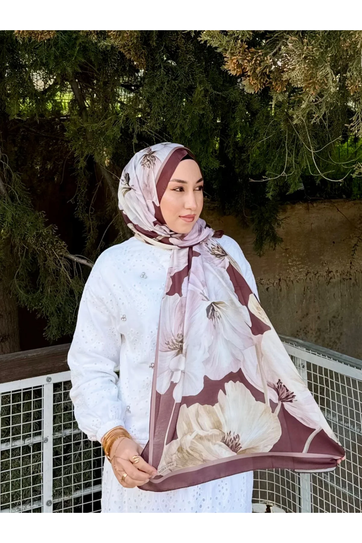 Kadın Kahve Krem Çiçek Desenli Yumuşak Dokulu Pamuklu Bambu Şal