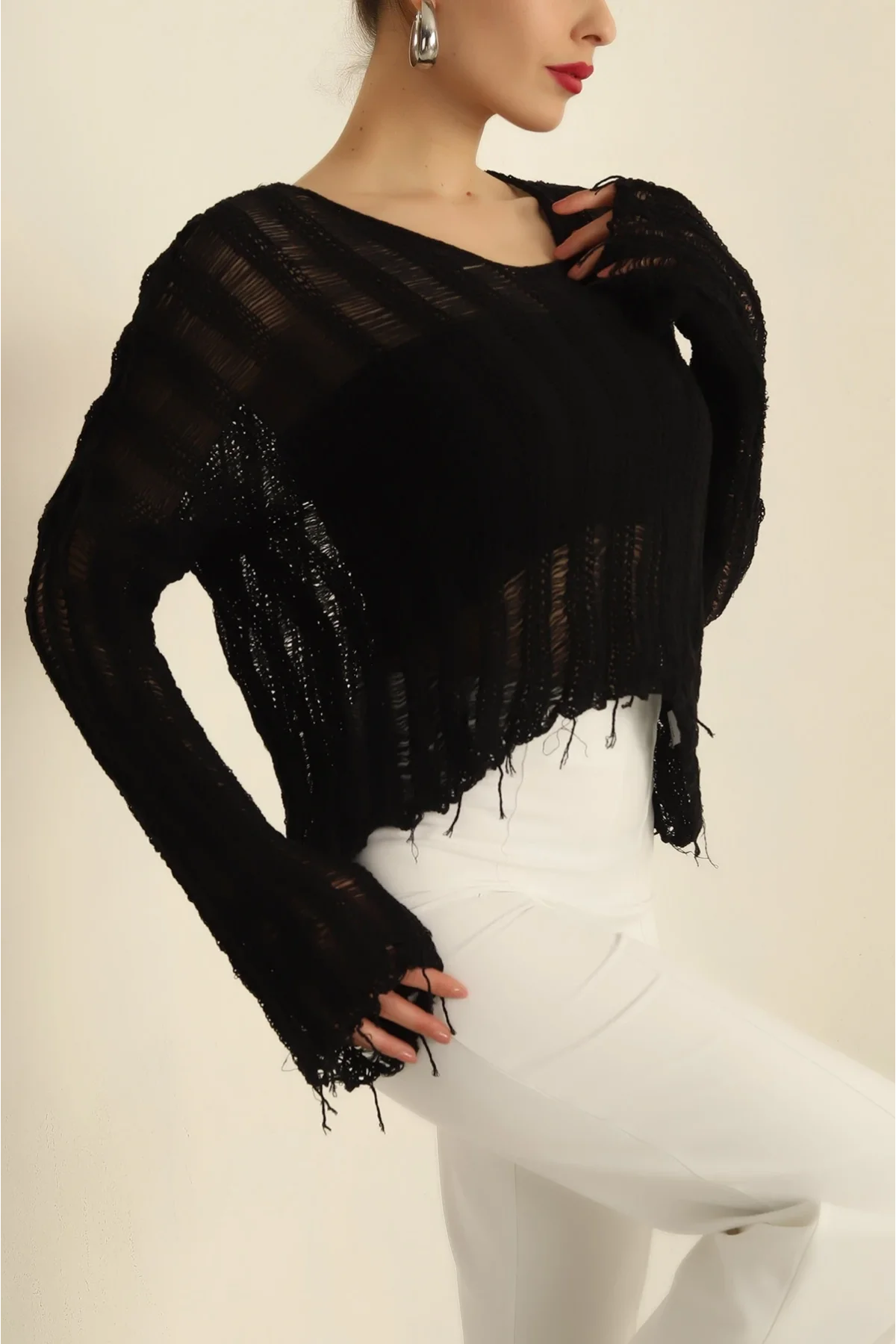 Kadın Siyah Ajurlu Pamuklu Püsküllü Salaş Örme Triko Bluz