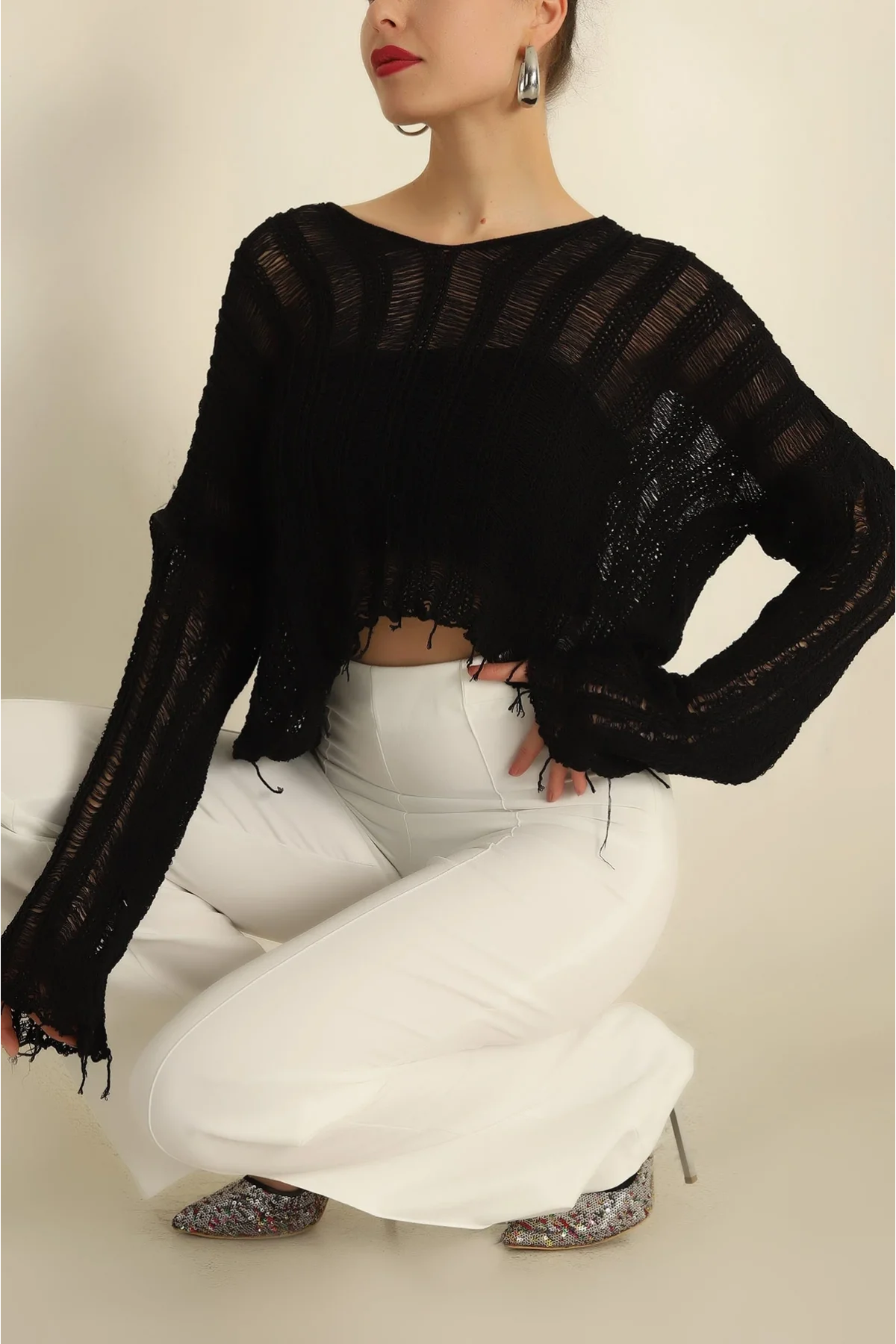 Kadın Siyah Ajurlu Pamuklu Püsküllü Salaş Örme Triko Bluz