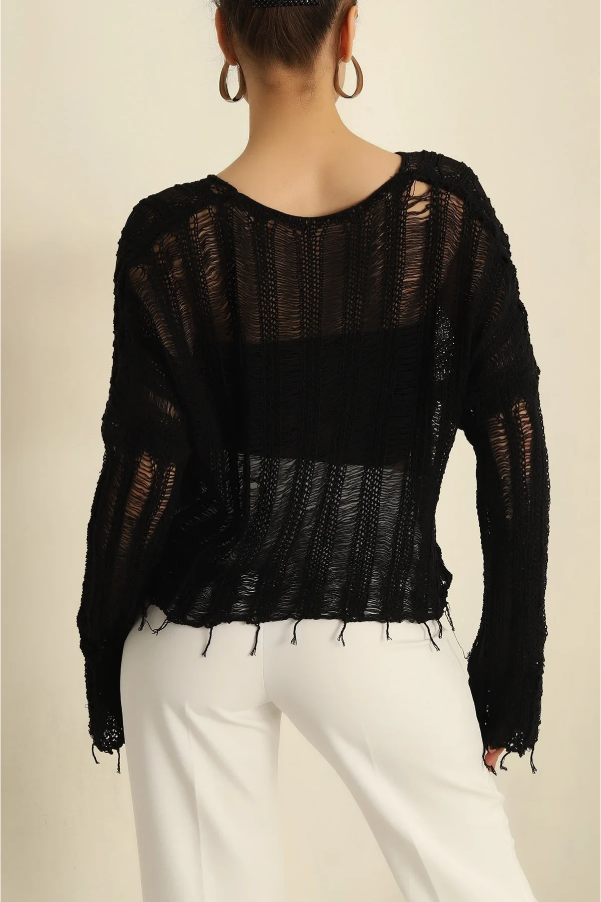 Kadın Siyah Ajurlu Pamuklu Püsküllü Salaş Örme Triko Bluz