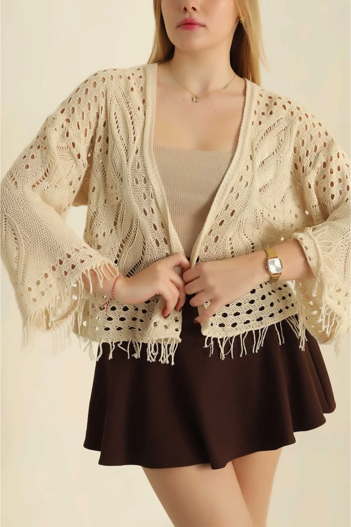 Kadın Bej Sırtı Kelebek Motifli Ajurlu Püsküllü Bohem Triko Hırka