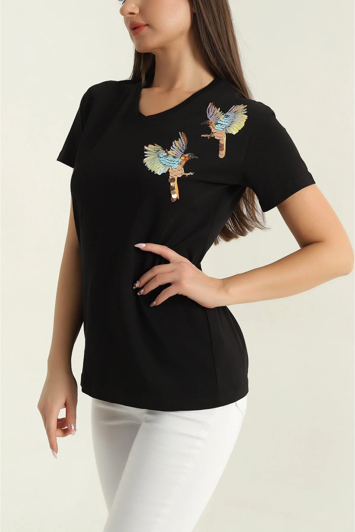 Kadın Siyah V Yaka Kuş Nakışlı Payet İşlemeli %100 Pamuklu Tişört
