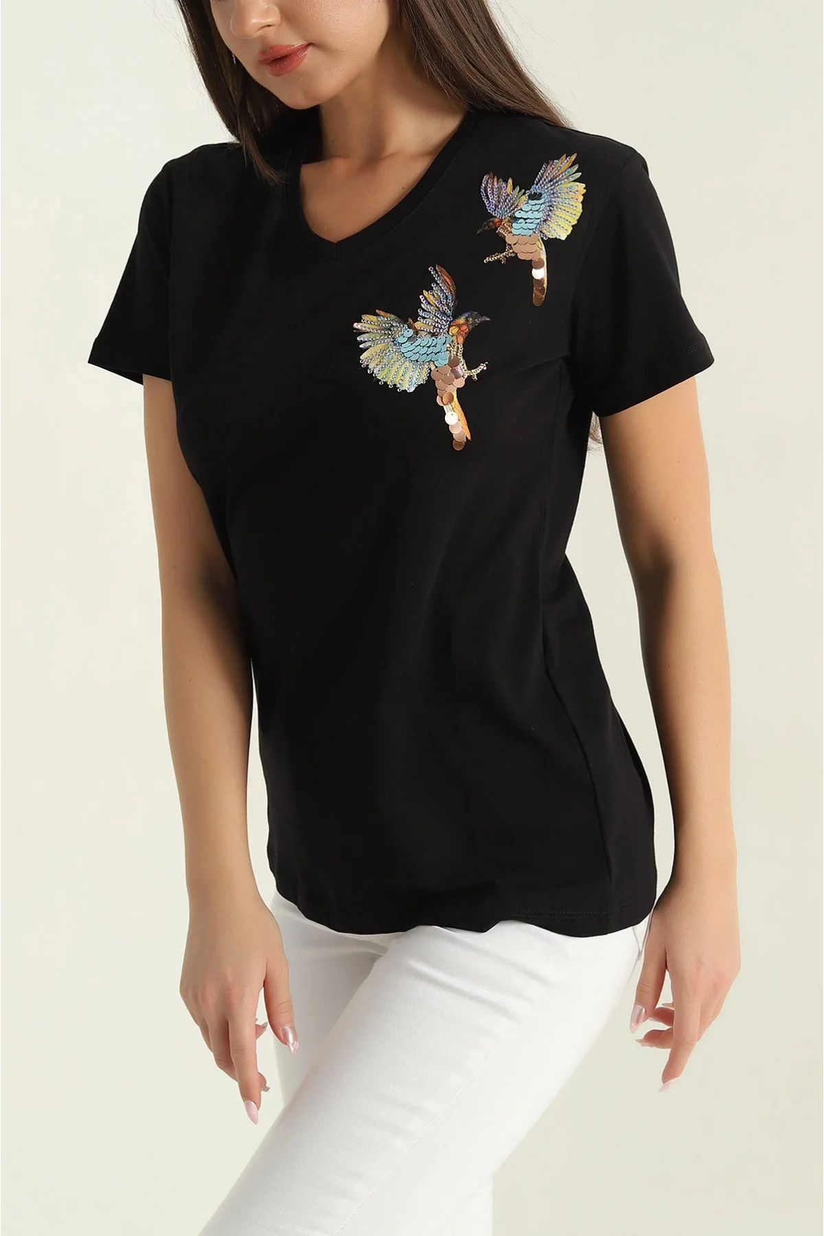 Kadın Siyah V Yaka Kuş Nakışlı Payet İşlemeli %100 Pamuklu Tişört