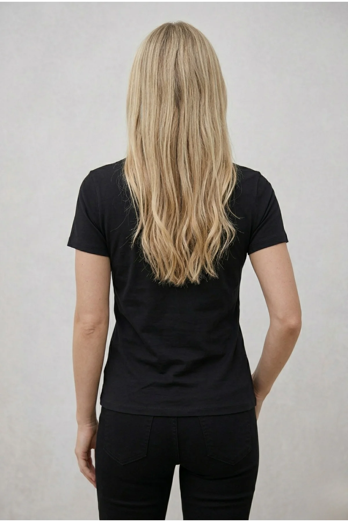 Kadın Siyah Bisiklet Yaka İnci ve Payet İşlemeli Çiçek Desenli Pamuklu Tişört