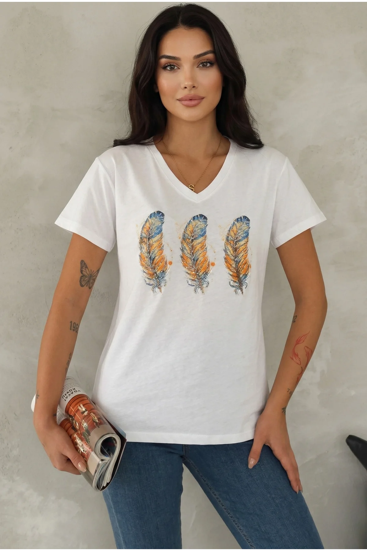Kadın Beyaz V Yaka Üçlü Tüy Desenli ve Parıltı Detaylı Pamuklu Tişört