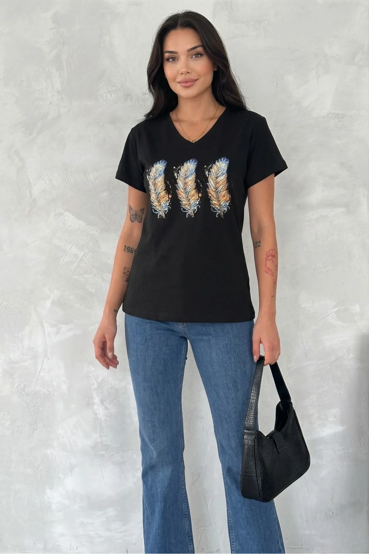 Kadın Siyah V Yaka Üçlü Tüy Desenli ve Parıltı Detaylı Pamuklu Tişört