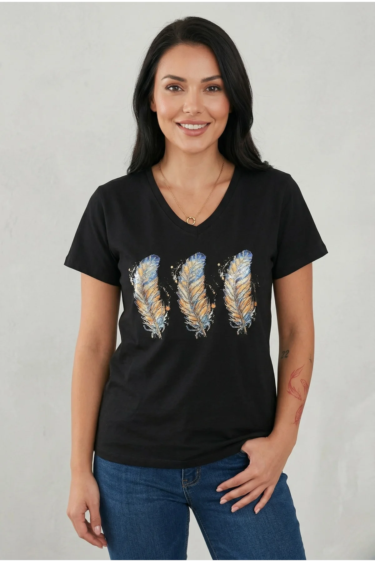 Kadın Siyah V Yaka Üçlü Tüy Desenli ve Parıltı Detaylı Pamuklu Tişört