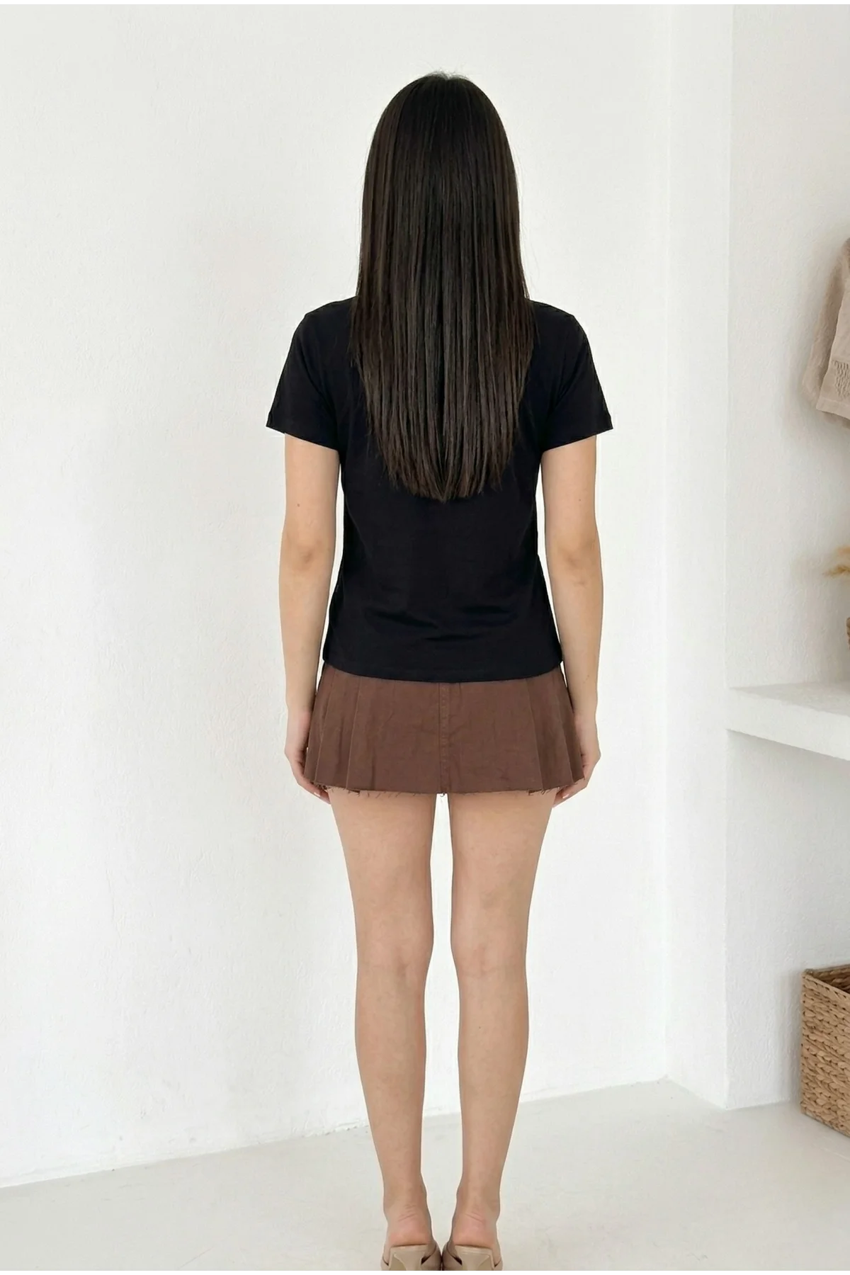 Kadın Siyah V Yaka Akçaağaç Yaprak Nakışlı %100 Pamuklu Premium Tişört