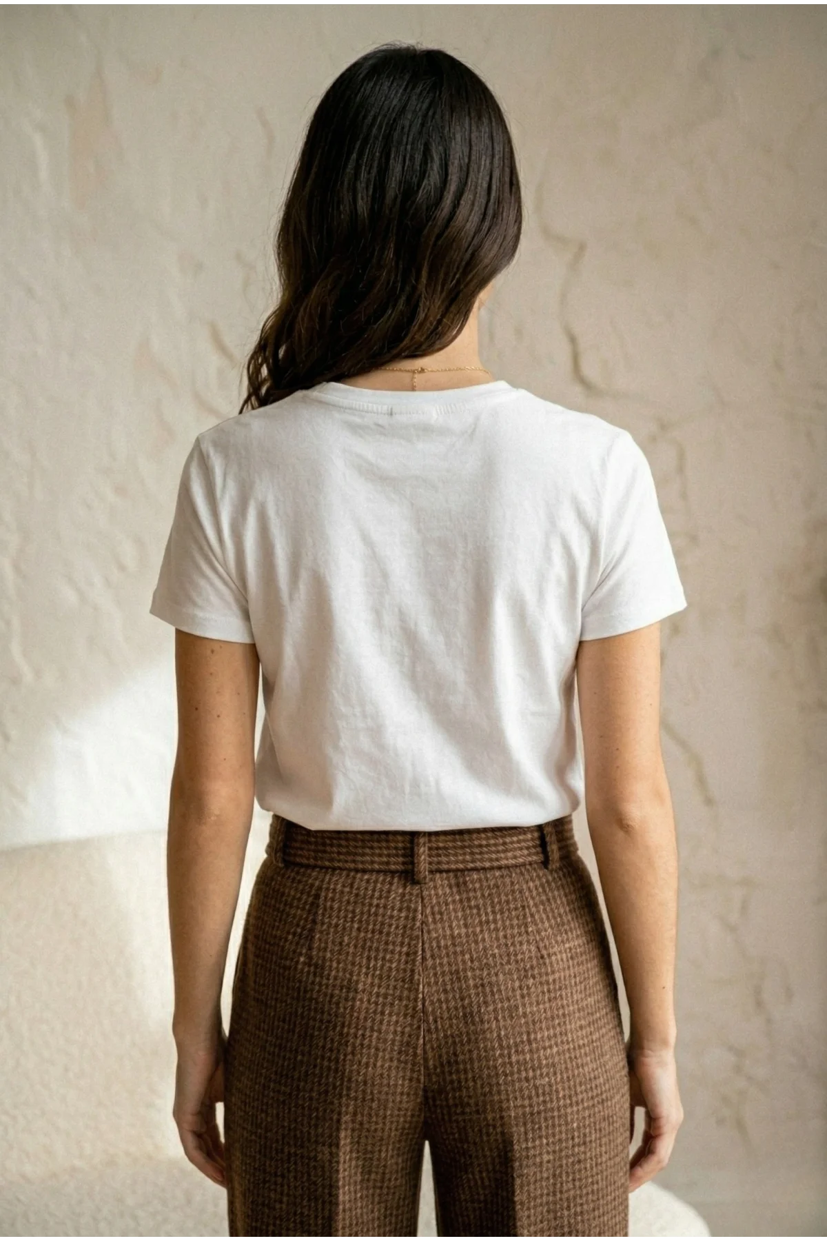 Kadın Beyaz V Yaka Fisto Nakışlı ve Taşlı Pamuklu Tişört