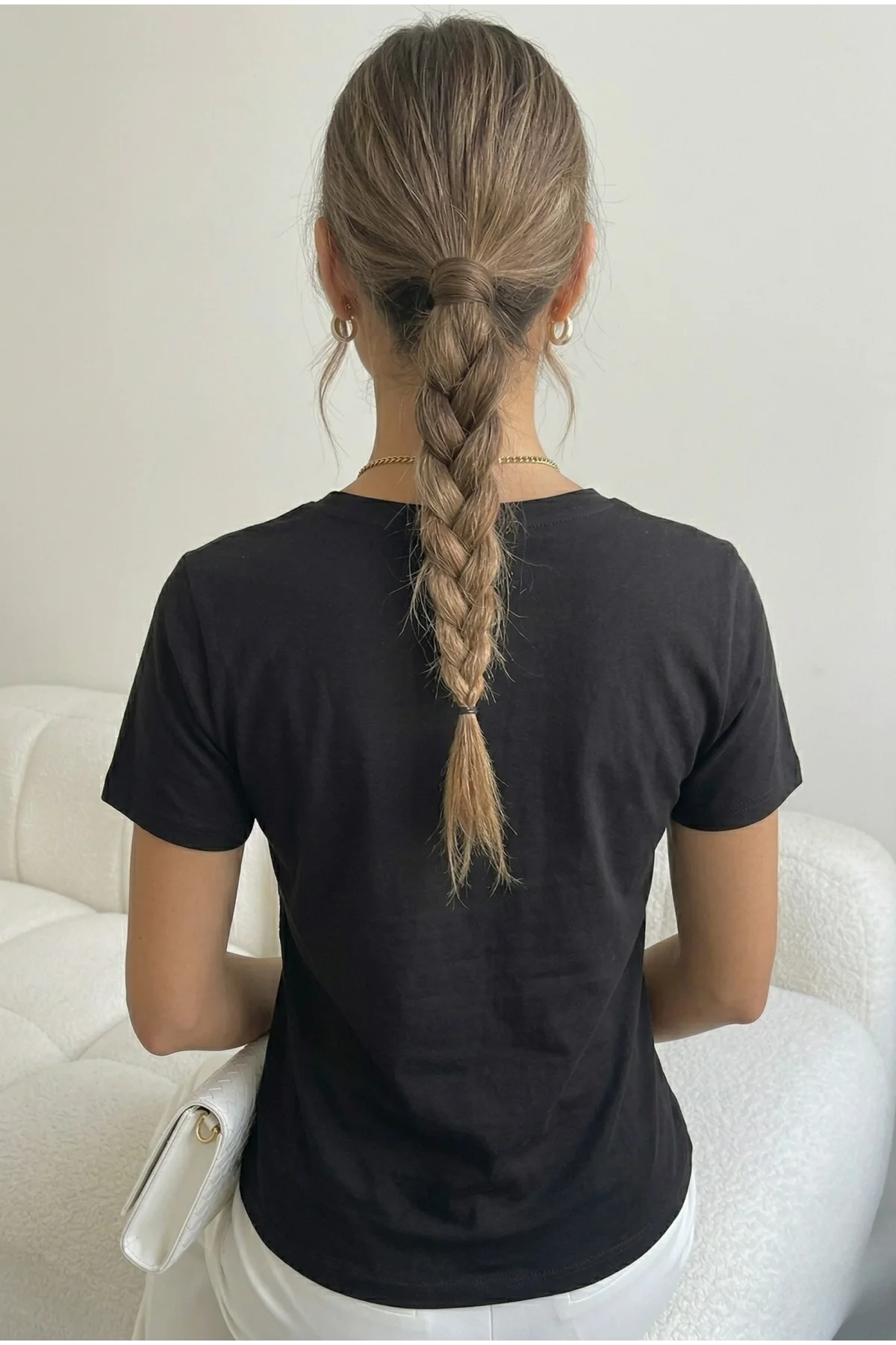 Kadın Siyah V Yaka Kelebek Boncuk ve Payet İşlemeli Pamuklu Tişört