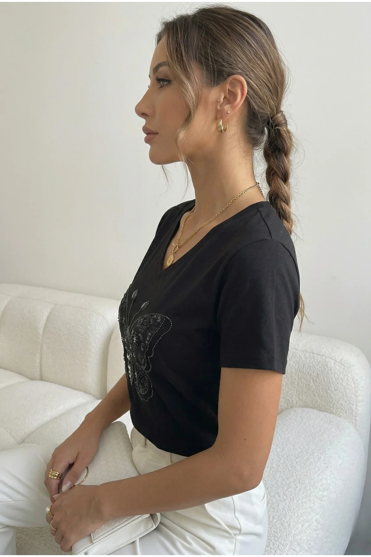 Kadın Siyah V Yaka Kelebek Boncuk ve Payet İşlemeli Pamuklu Tişört
