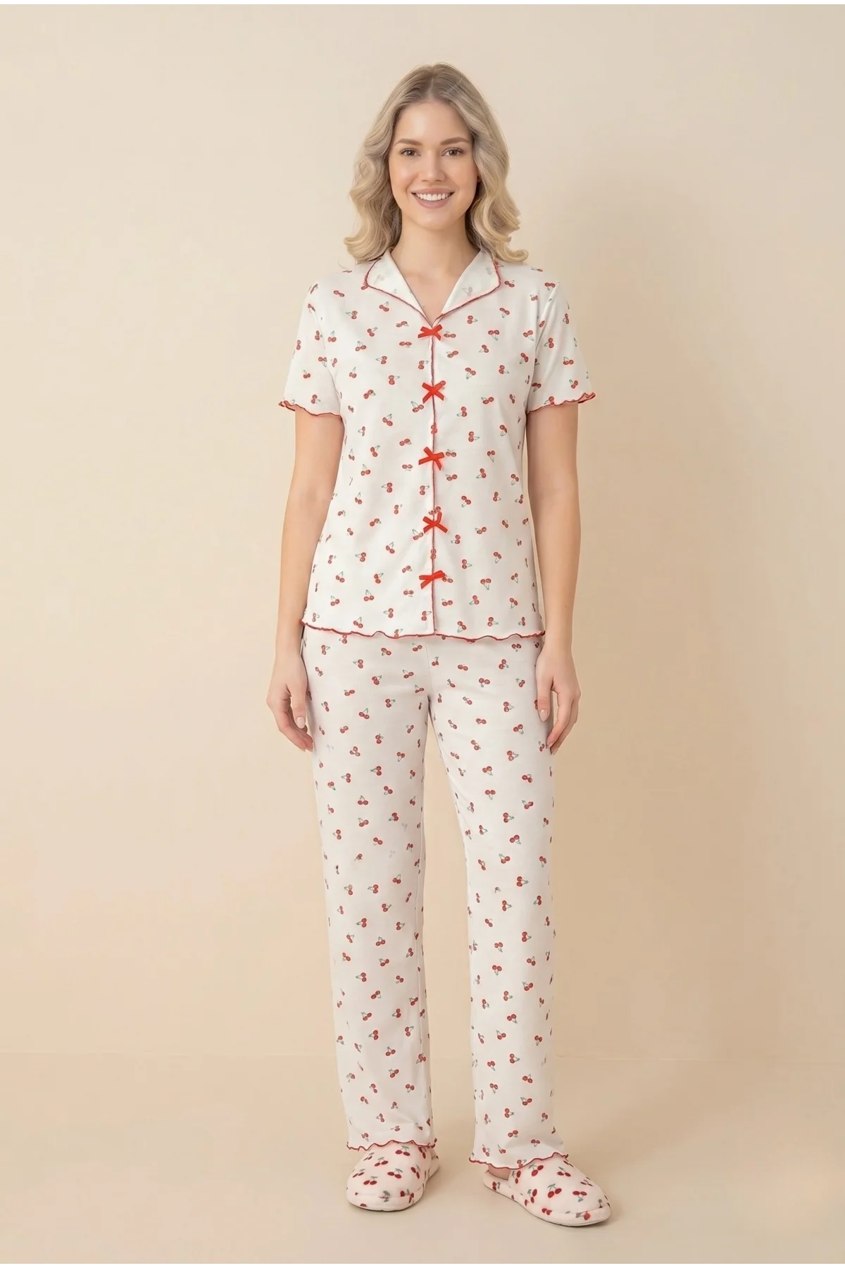 Kadın Beyaz Kiraz Desenli Pamuklu Fırfırlı Kısa Kollu Pijama Takımı