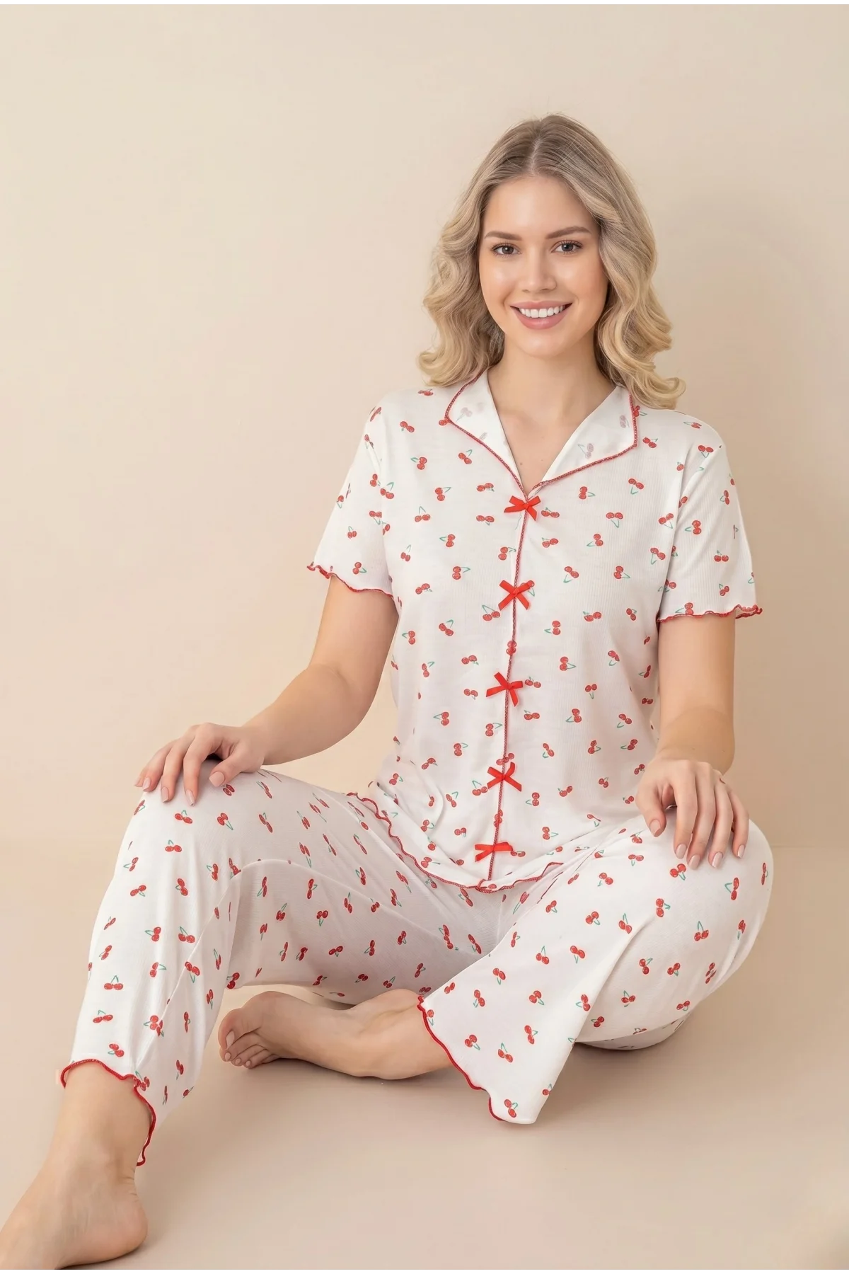 Kadın Beyaz Kiraz Desenli Pamuklu Fırfırlı Kısa Kollu Pijama Takımı