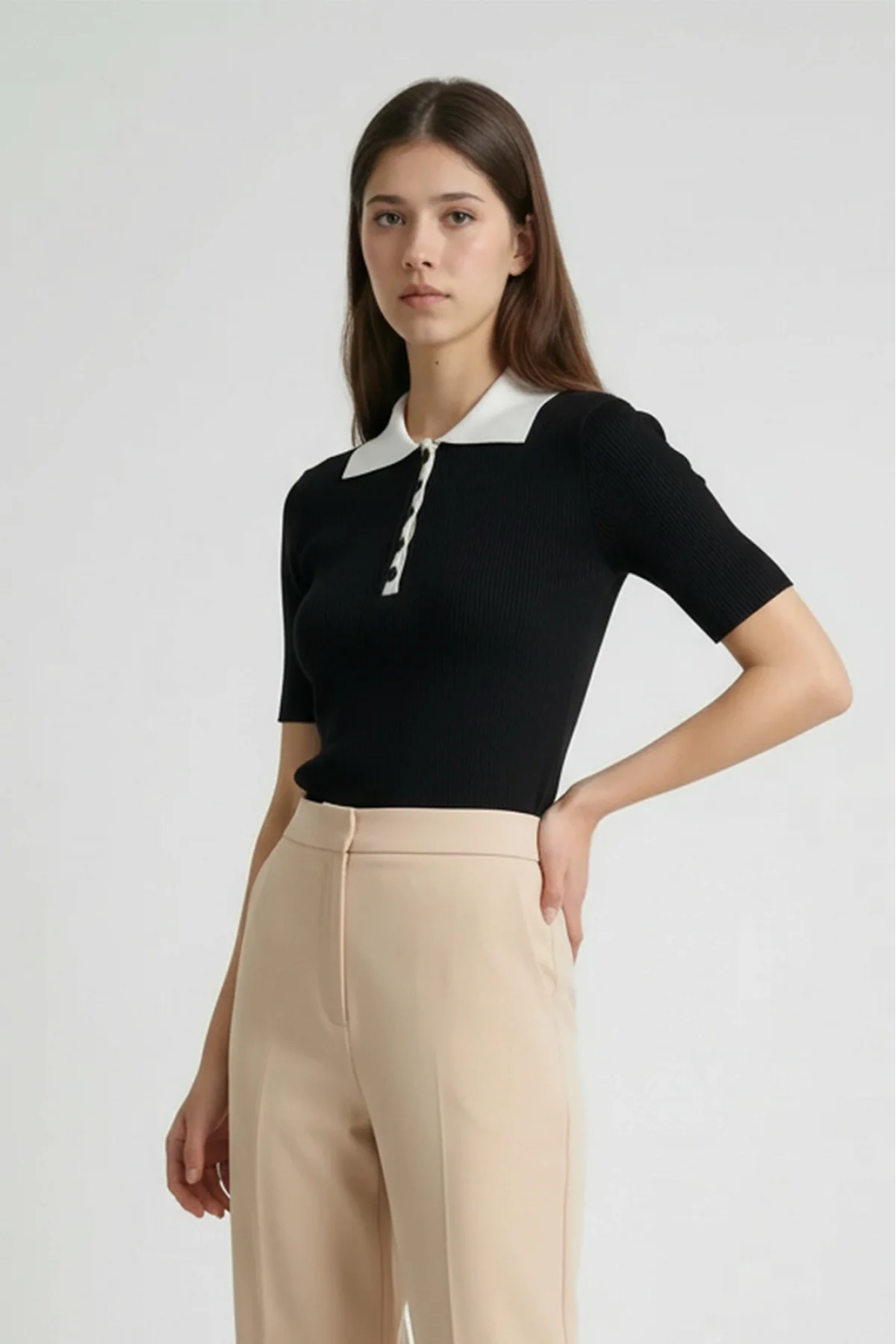 Kadın Siyah Kontrast Beyaz Polo Yaka Pamuklu Triko Tişört Düğmeli Kaşkorse