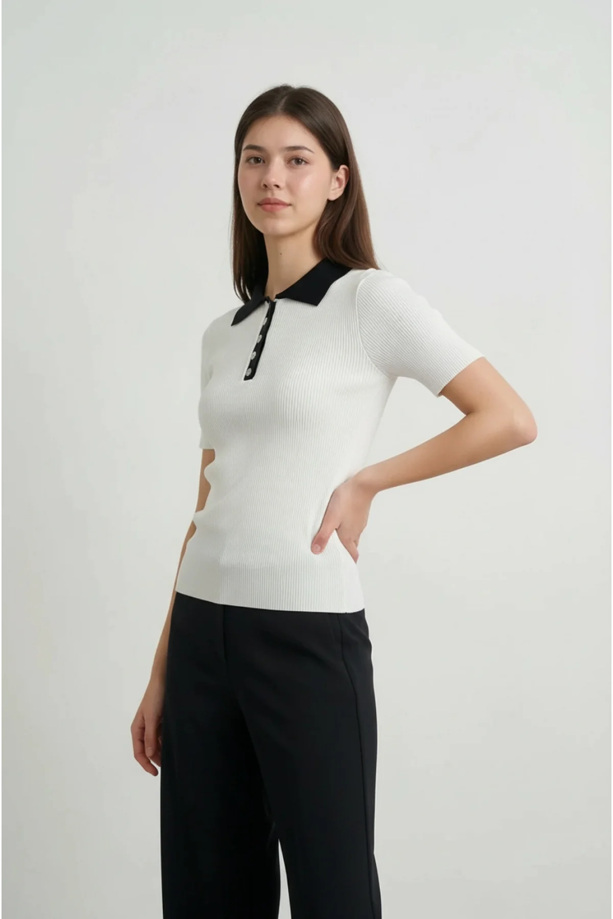 Kadın Beyaz Kontrast Beyaz Polo Yaka Pamuklu Triko Tişört Düğmeli Kaşkorse