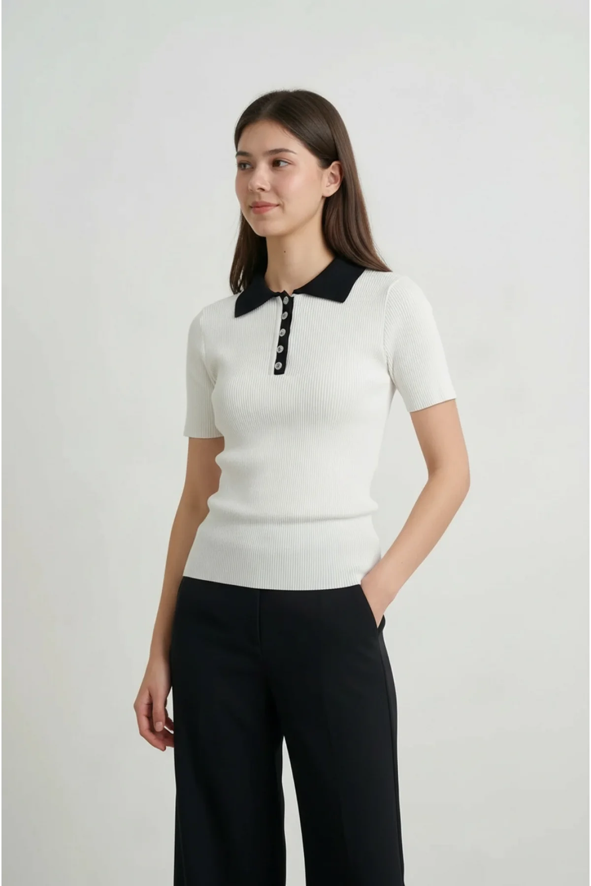 Kadın Beyaz Kontrast Beyaz Polo Yaka Pamuklu Triko Tişört Düğmeli Kaşkorse