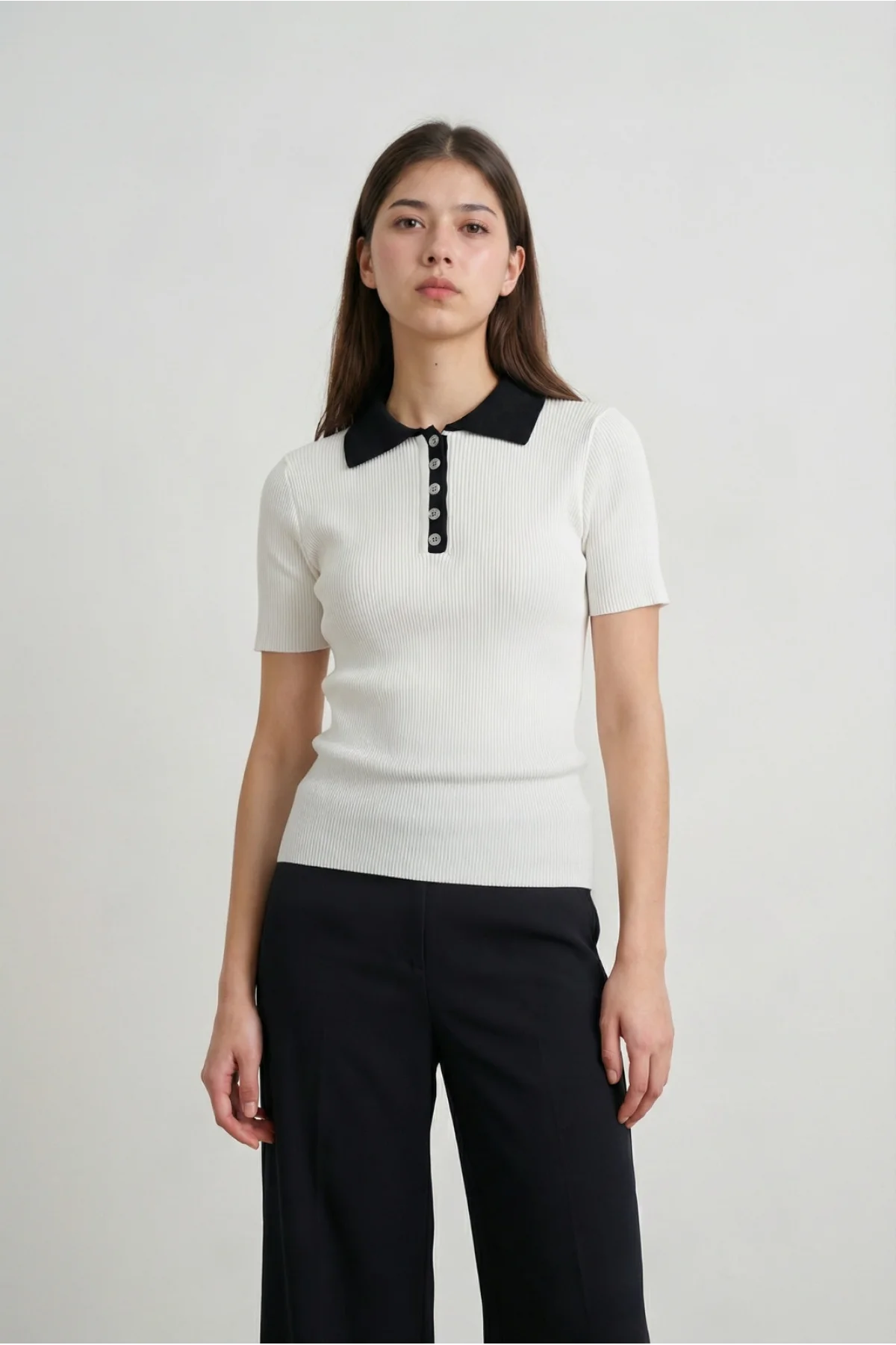 Kadın Beyaz Kontrast Beyaz Polo Yaka Pamuklu Triko Tişört Düğmeli Kaşkorse