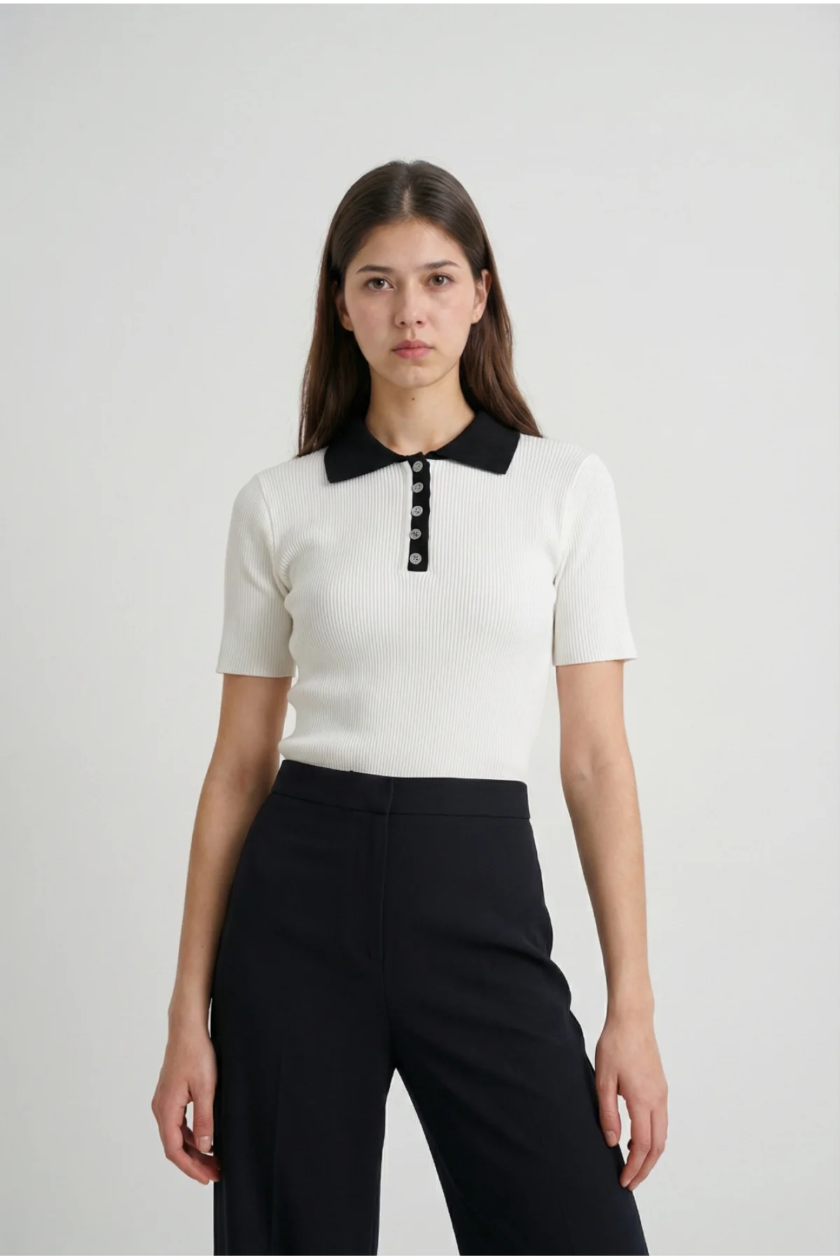 Kadın Beyaz Kontrast Beyaz Polo Yaka Pamuklu Triko Tişört Düğmeli Kaşkorse