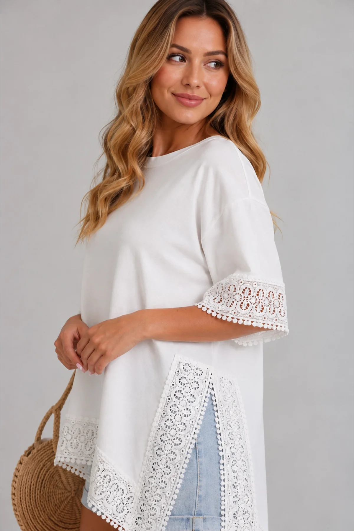 Kadın Beyaz Güpür Dantel Detaylı Asimetrik Pamuk Modal Bluz T-Shirt