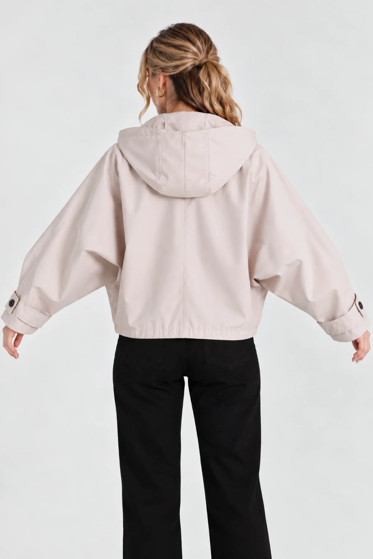 Kadın Bej Kapüşonlu İçi Astarlı Düğmeli Yarasa Kol Oversize Kısa Trençkot
