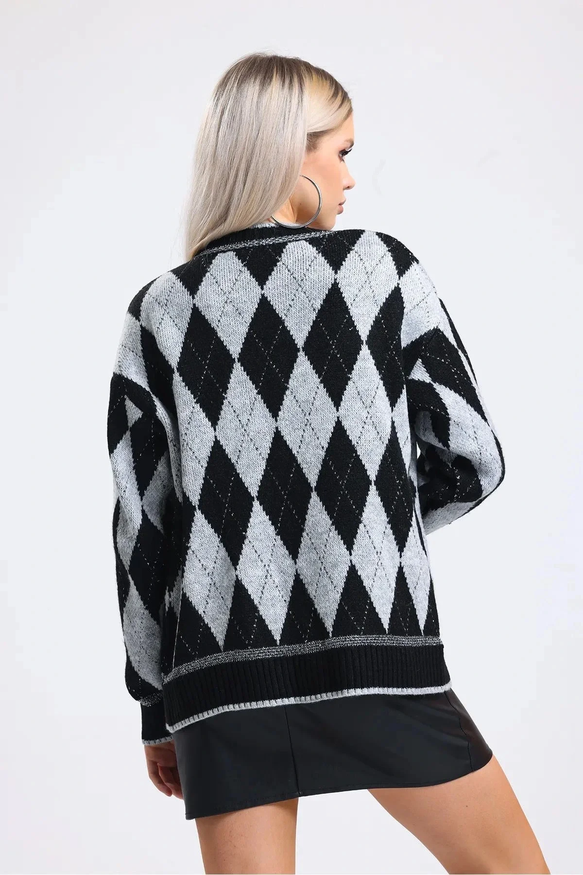 Kadın Siyah Gri Baklava Desenli Sim Detaylı Düğmeli Cepli Triko Hırka