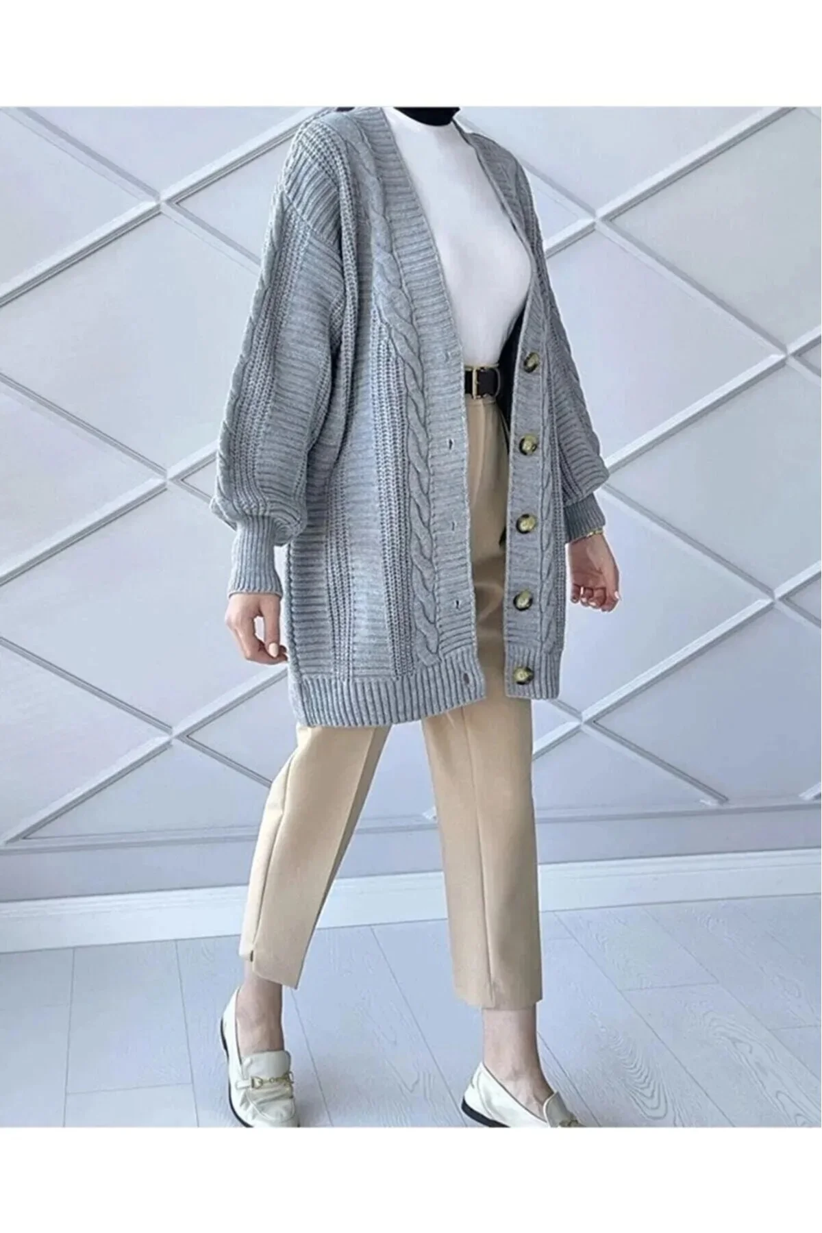 Kadın Gri Saç Örgü Desenli Düğmeli Balon Kol Oversize Uzun Triko Hırka