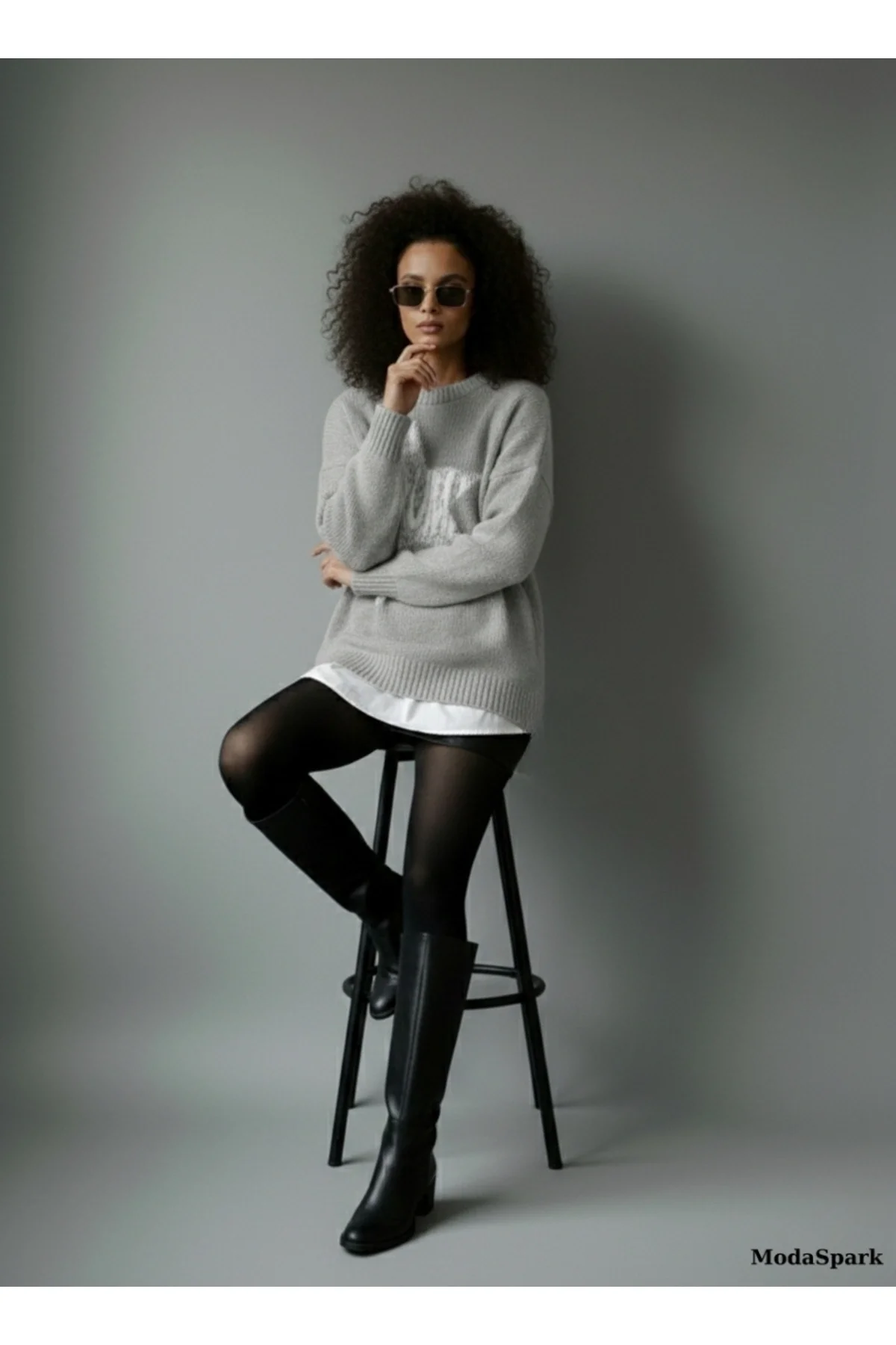 Kadın Gri Beyaz Yıldız Desenli Sırtı Yazılı Oversize Bisiklet Yaka Triko Kazak