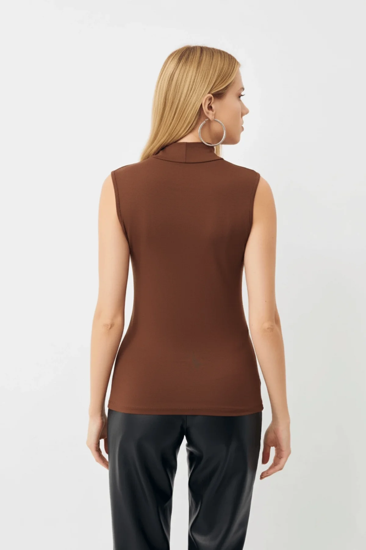 Kadın 2li Siyah Kahve Pamuklu Esnek Yarım Balıkçı Yaka Kolsuz Basic Bluz