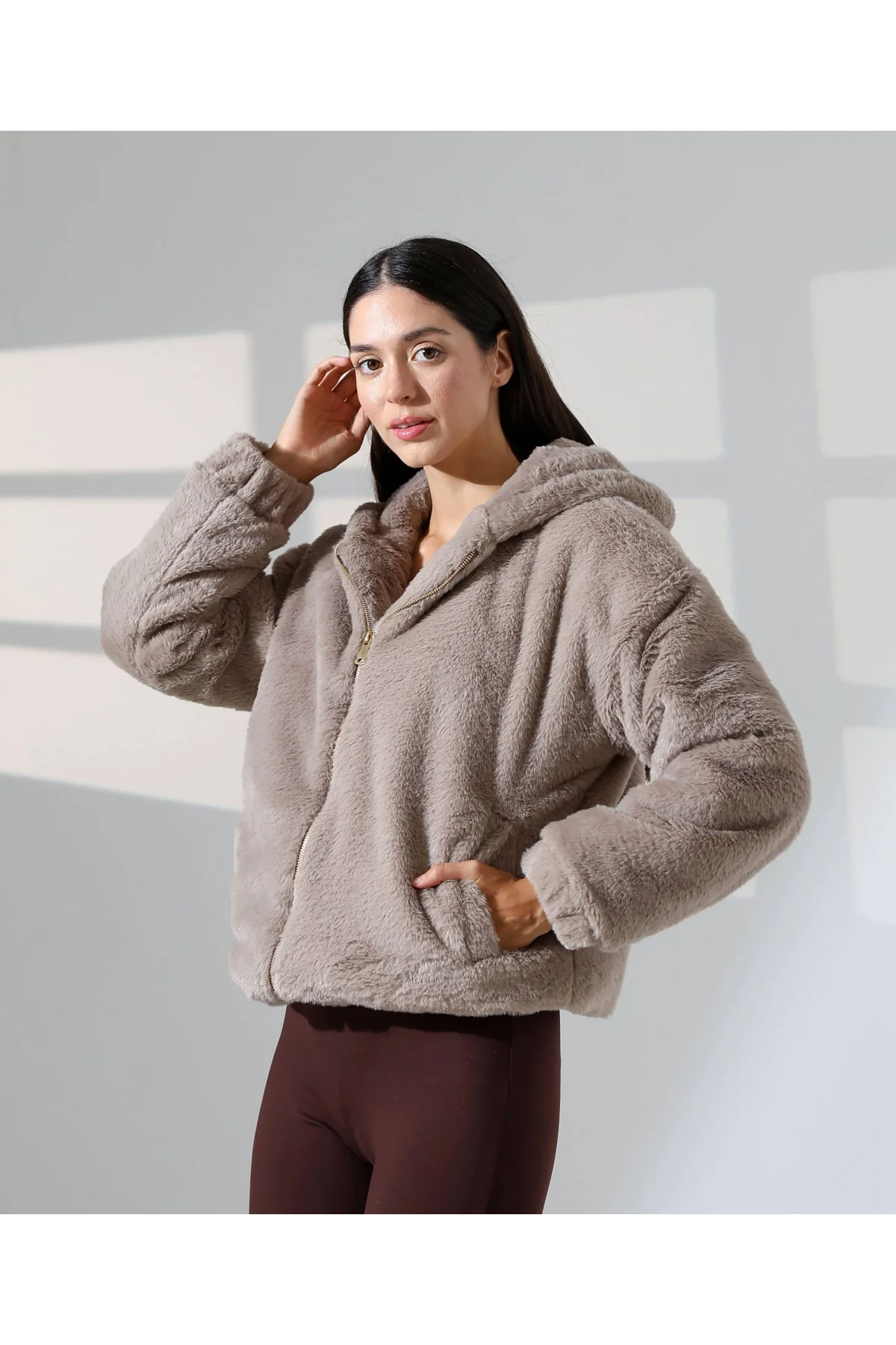 Kadın Kahverengi Peluş Kapüşonlu Fermuarlı Astarlı Oversize Bomber Mont