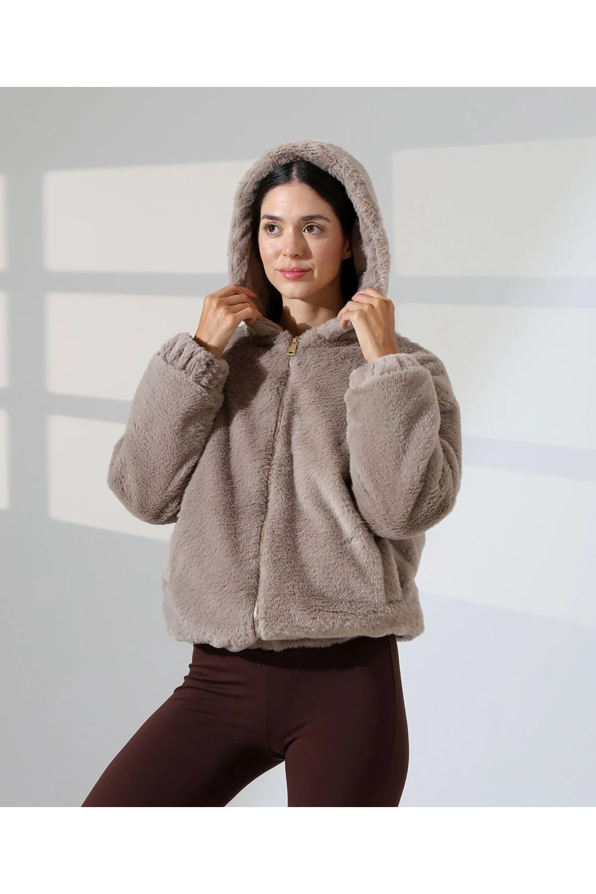 Kadın Kahverengi Peluş Kapüşonlu Fermuarlı Astarlı Oversize Bomber Mont