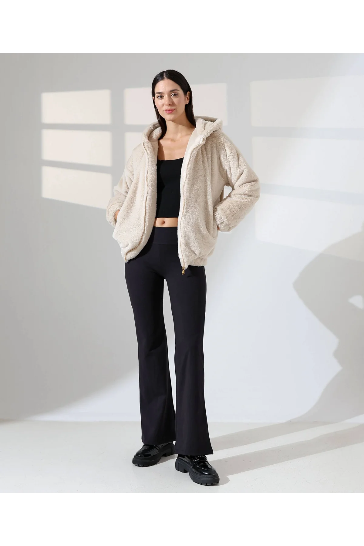 Kadın Bej Peluş Kapüşonlu Fermuarlı Astarlı Oversize Bomber Mont