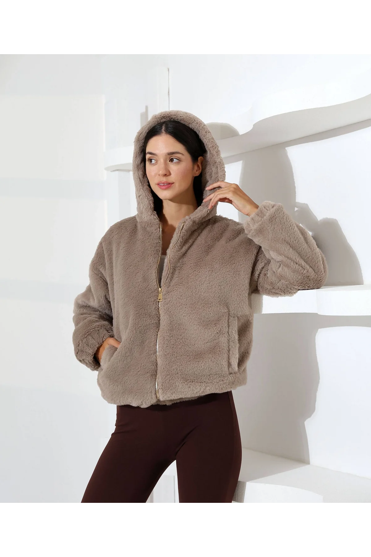 Kadın Kahverengi Peluş Kapüşonlu Fermuarlı Astarlı Oversize Bomber Mont