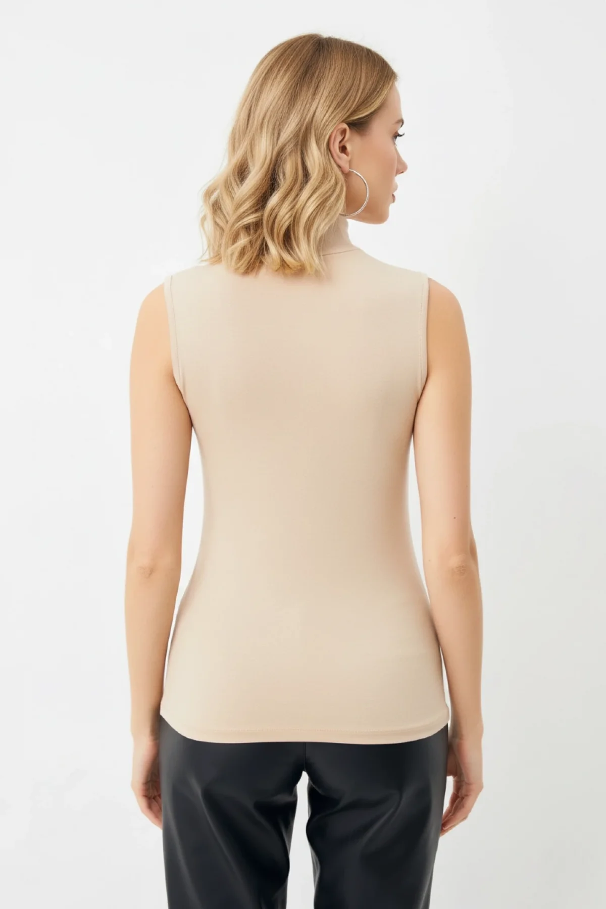 Kadın Bej Yarım Balıkçı Yaka Kolsuz Pamuklu Basic Body Bluz