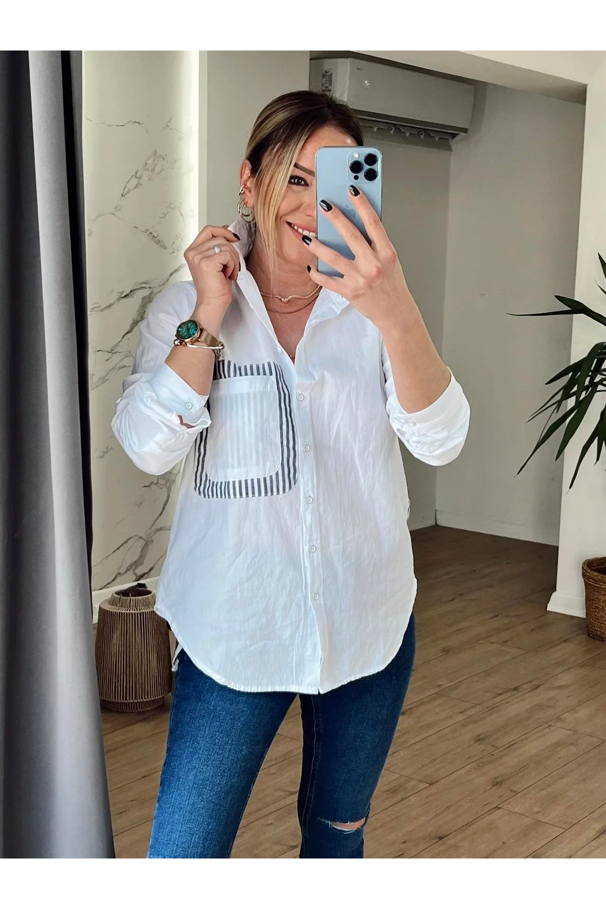 Kadın Beyaz Çizgili Panel Detaylı Pamuklu Oversize Gömlek Sırtı Dekolteli Bluz