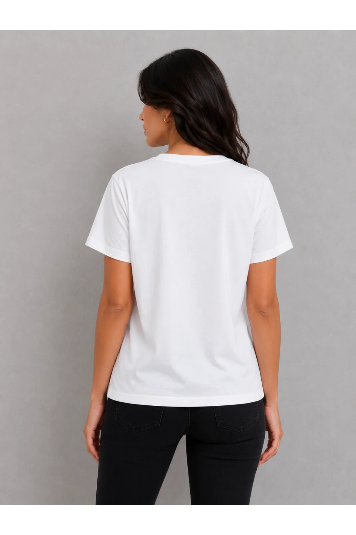 Kadın Beyaz V Yaka %100 Pamuklu Boncuk Nakış İşlemeli T-Shirt Çiçekli