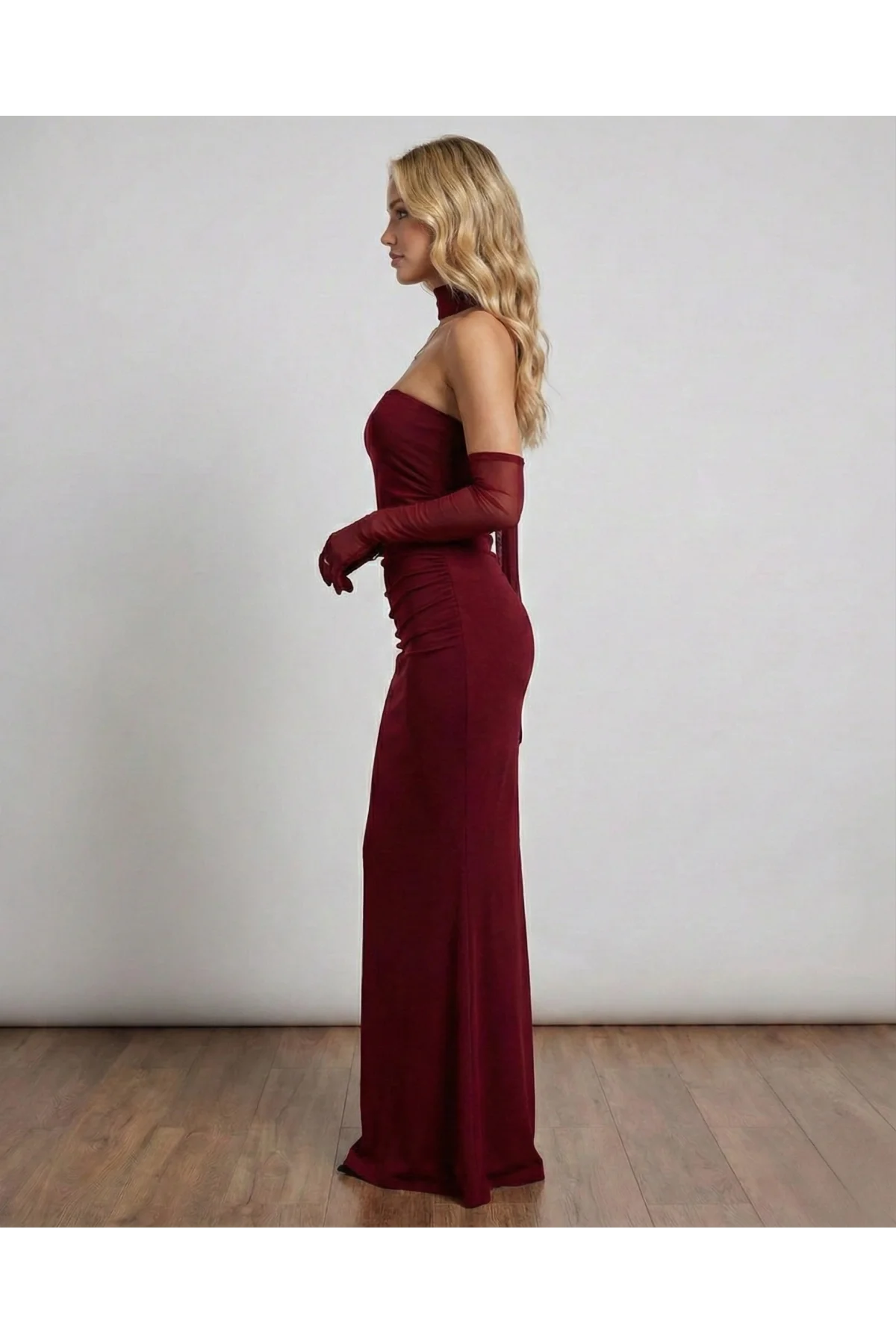 Kadın Bordo Straplez Boynu Tül Detaylı Büzgülü Scuba Krep Abiye Elbise