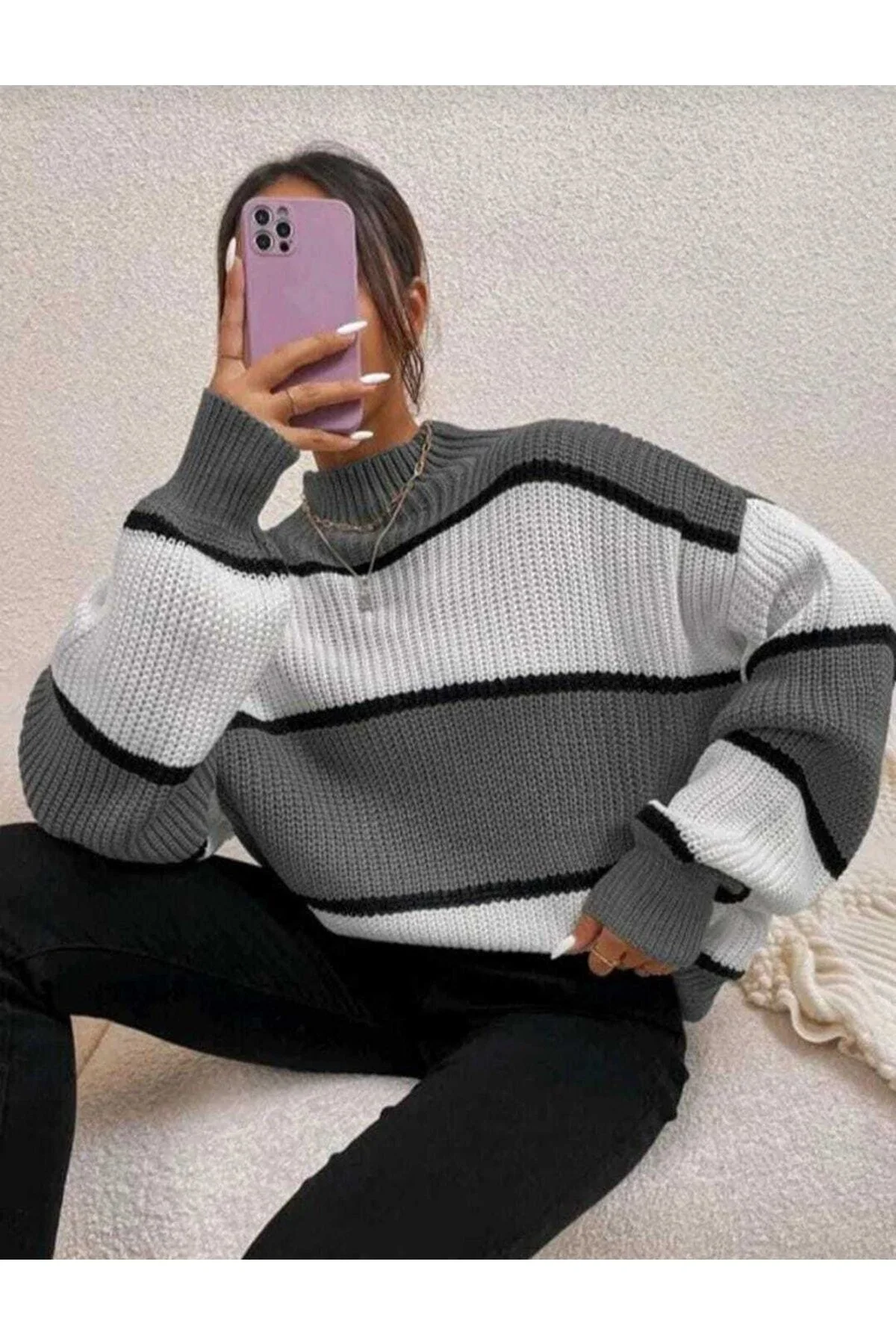 Kadın Gri Beyaz Siyah Çizgili Renk Bloklu Yarım Balıkçı Yaka Oversize Triko Kazak