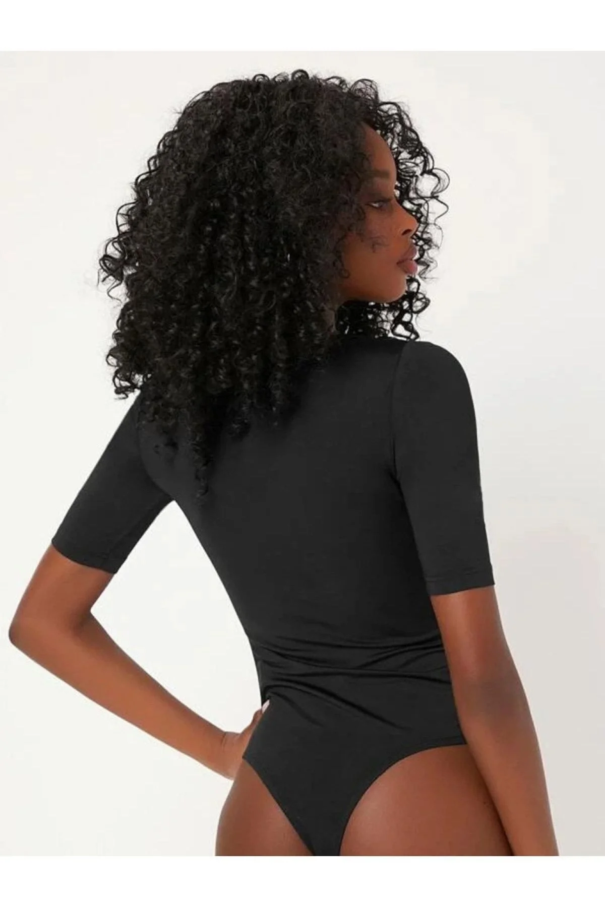 Kadın Siyah U Yaka Kısa Kollu Çift Katlı Sandy Kumaş Tanga Bodysuit