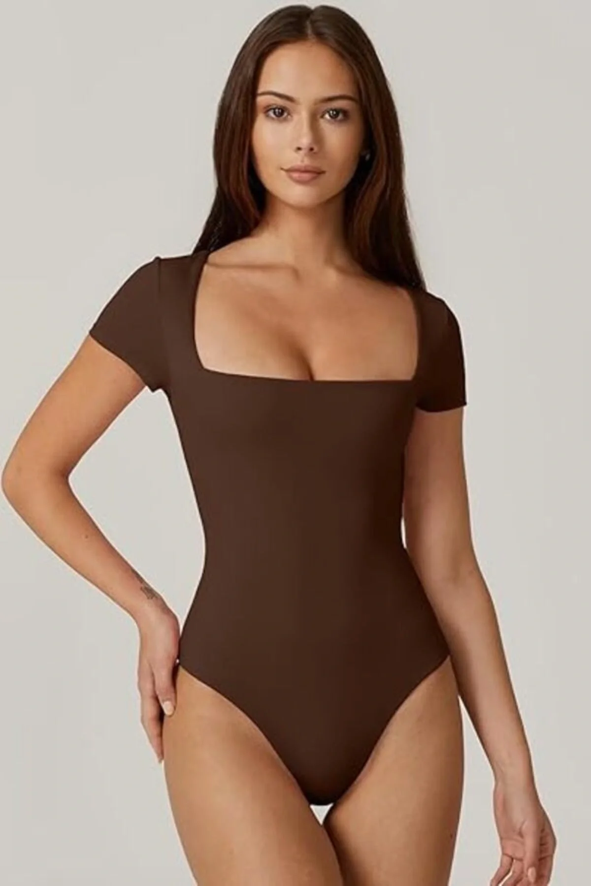 Kadın Acı Kahve Çift Katlı Sandy Kumaş Kare Yaka Kısa Kol Çıtçıtlı Tanga Bodysuit