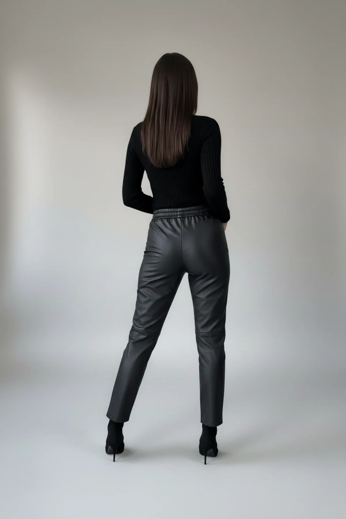 Kadın Siyah Çatlamaz Deri İçi Şardonlu Beli Lastikli Jogger Pantolon