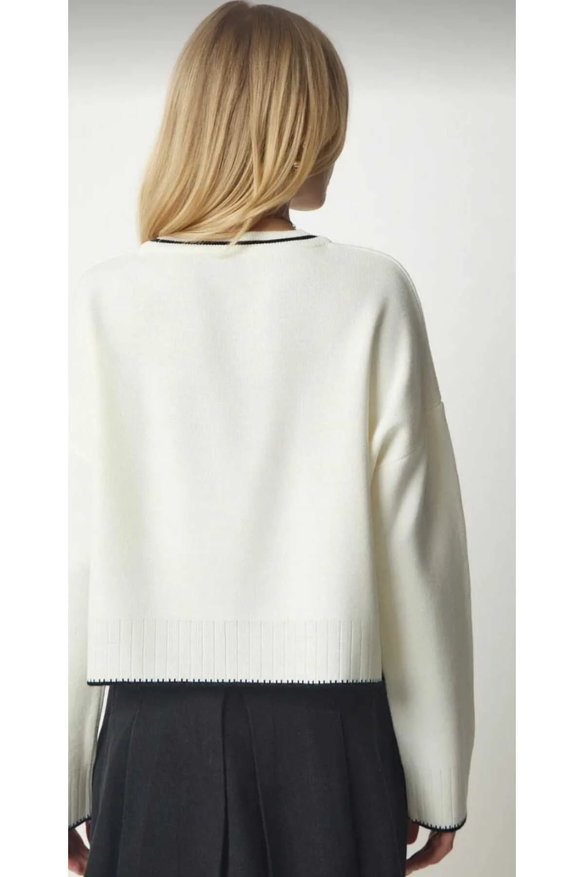 Kadın Beyaz Çoban Dikiş Detaylı Bisiklet Yaka Yumuşak Doku Crop Triko Kazak