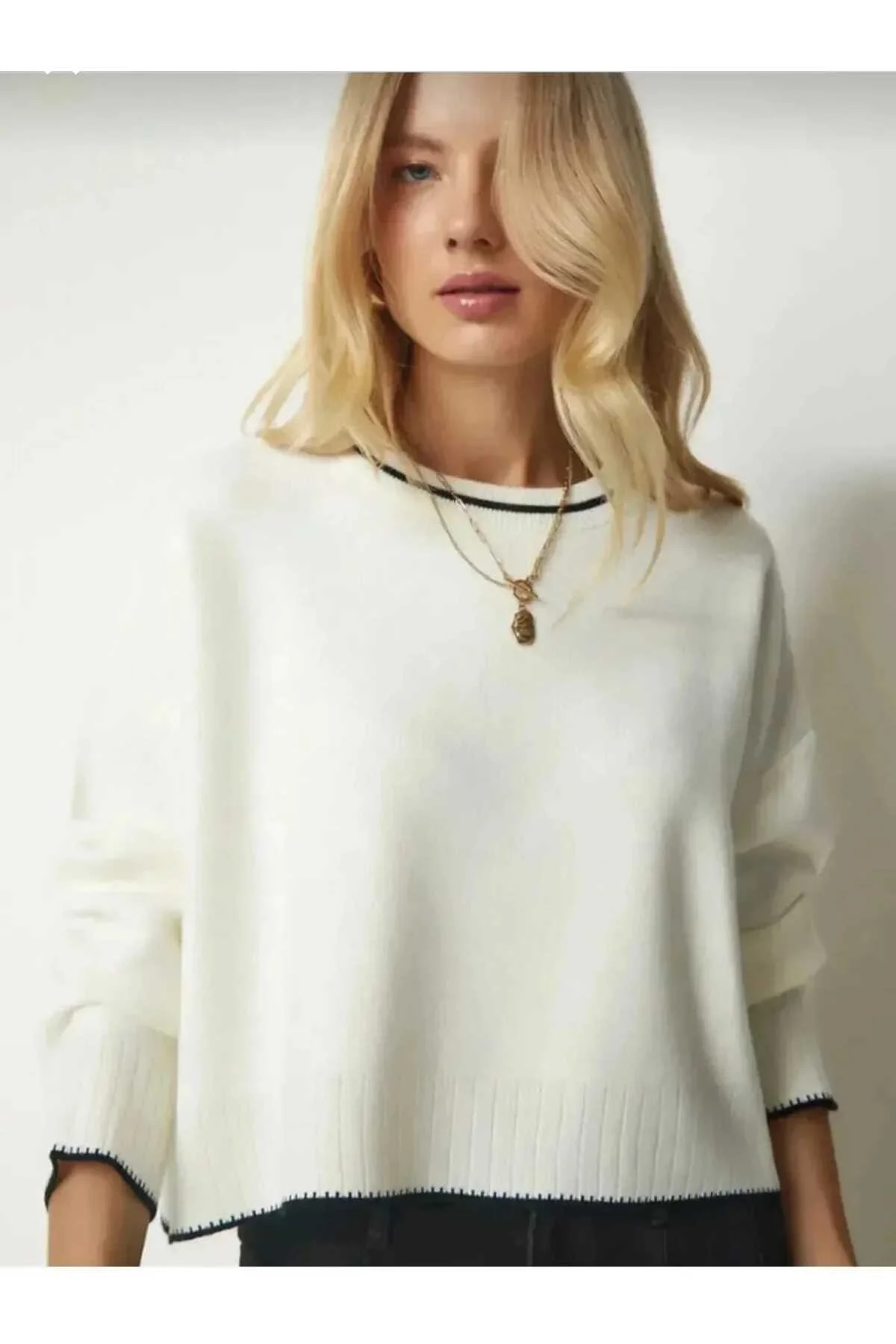 Kadın Beyaz Çoban Dikiş Detaylı Bisiklet Yaka Yumuşak Doku Crop Triko Kazak