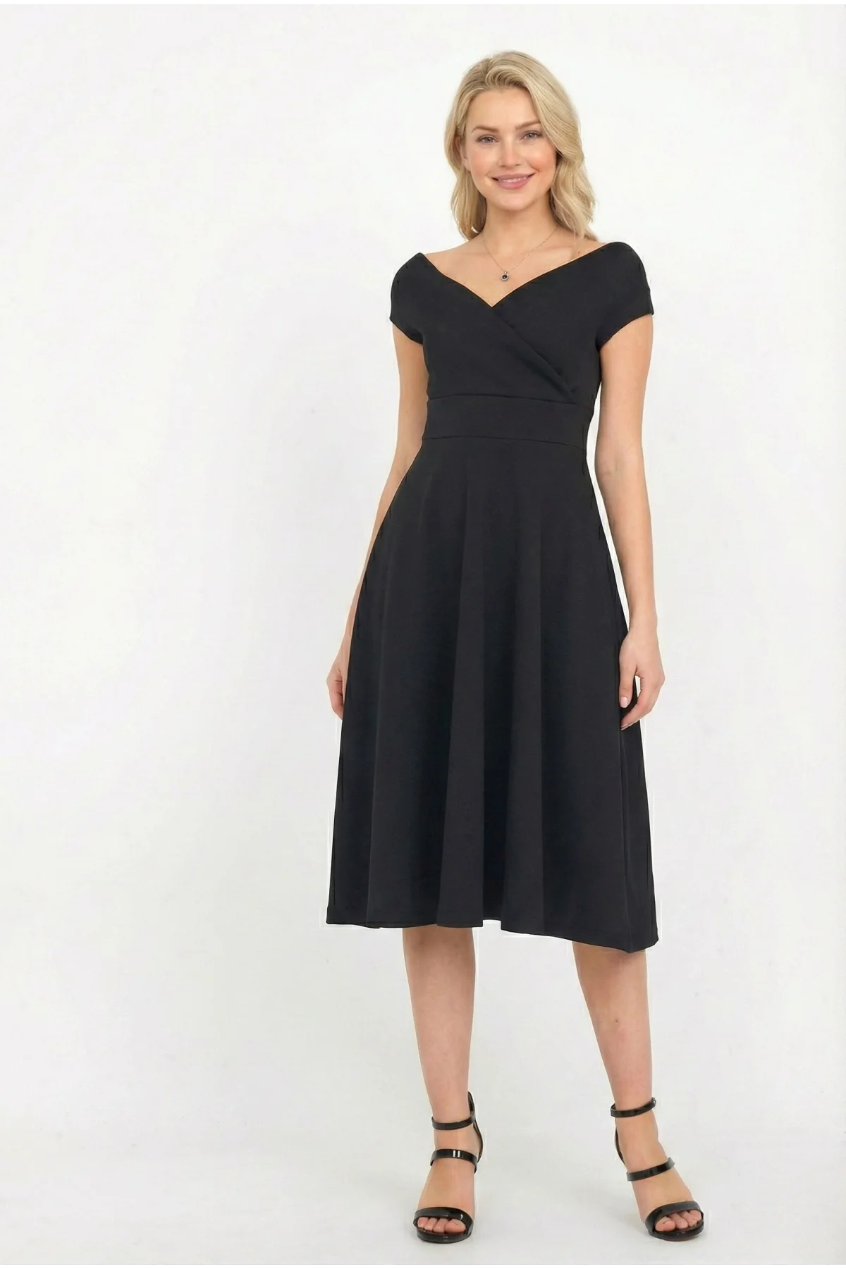 Kadın Siyah Madonna Yaka Kruvaze Detaylı Kloş Etekli Midi Krep Elbise