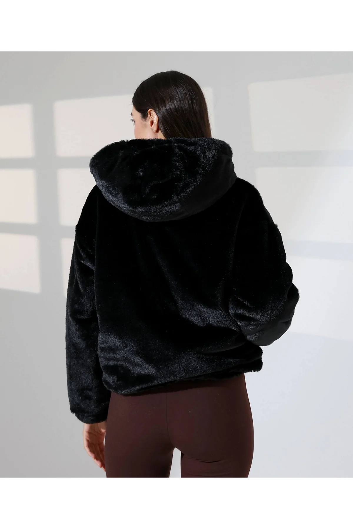 Kadın Siyah Peluş Kapüşonlu Fermuarlı Astarlı Oversize Bomber Mont