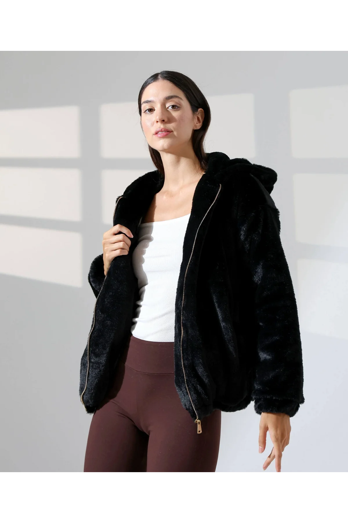 Kadın Siyah Peluş Kapüşonlu Fermuarlı Astarlı Oversize Bomber Mont